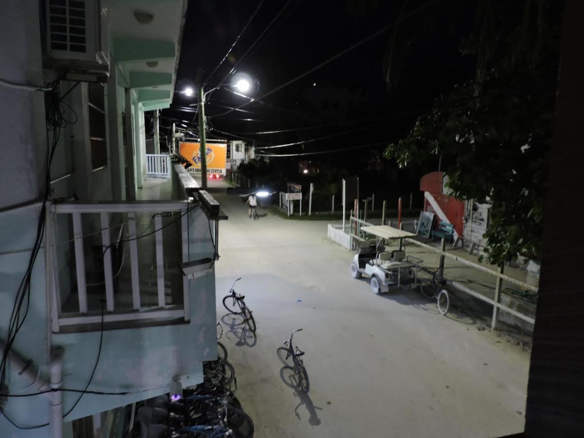 Wild Panther'S Guest House & Hostel Caye Caulker Esterno foto