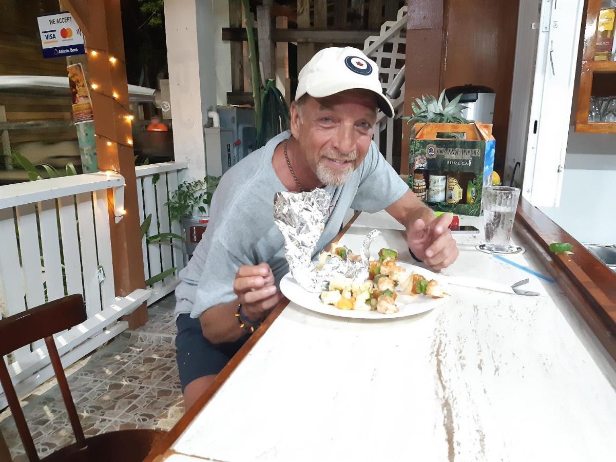 Wild Panther'S Guest House & Hostel Caye Caulker Esterno foto